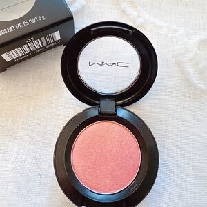 NIB MAC Cosmetics Eye Shadow In Living Pink Frost 1.5g